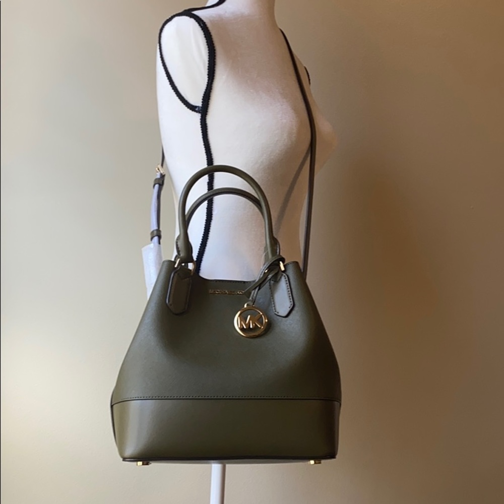 ❗️PRICE DROP ❗️Michael Kors trista duffle tote - Picture 1 of 8